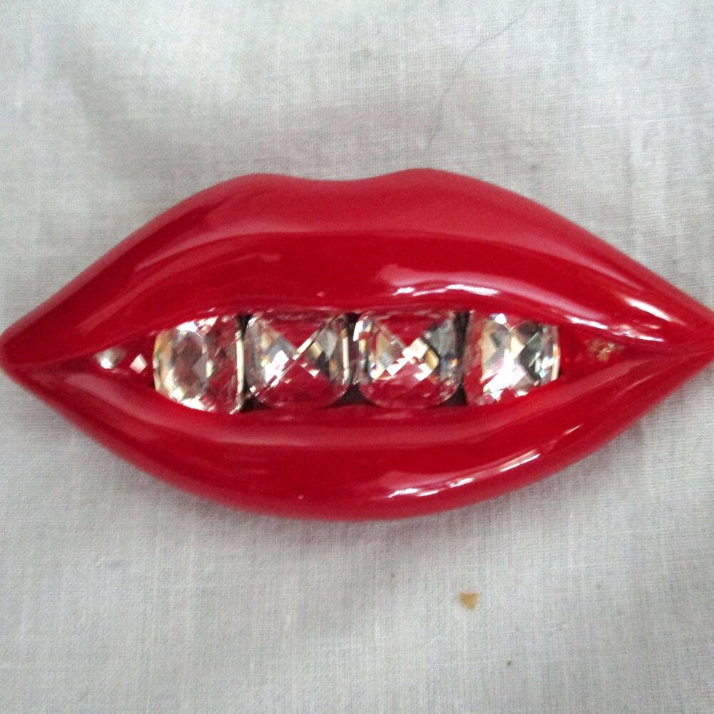 LANVIN PARIS LIPS RHINESTONE BLING TOOTH TEETH MOUTH Brooch Pin